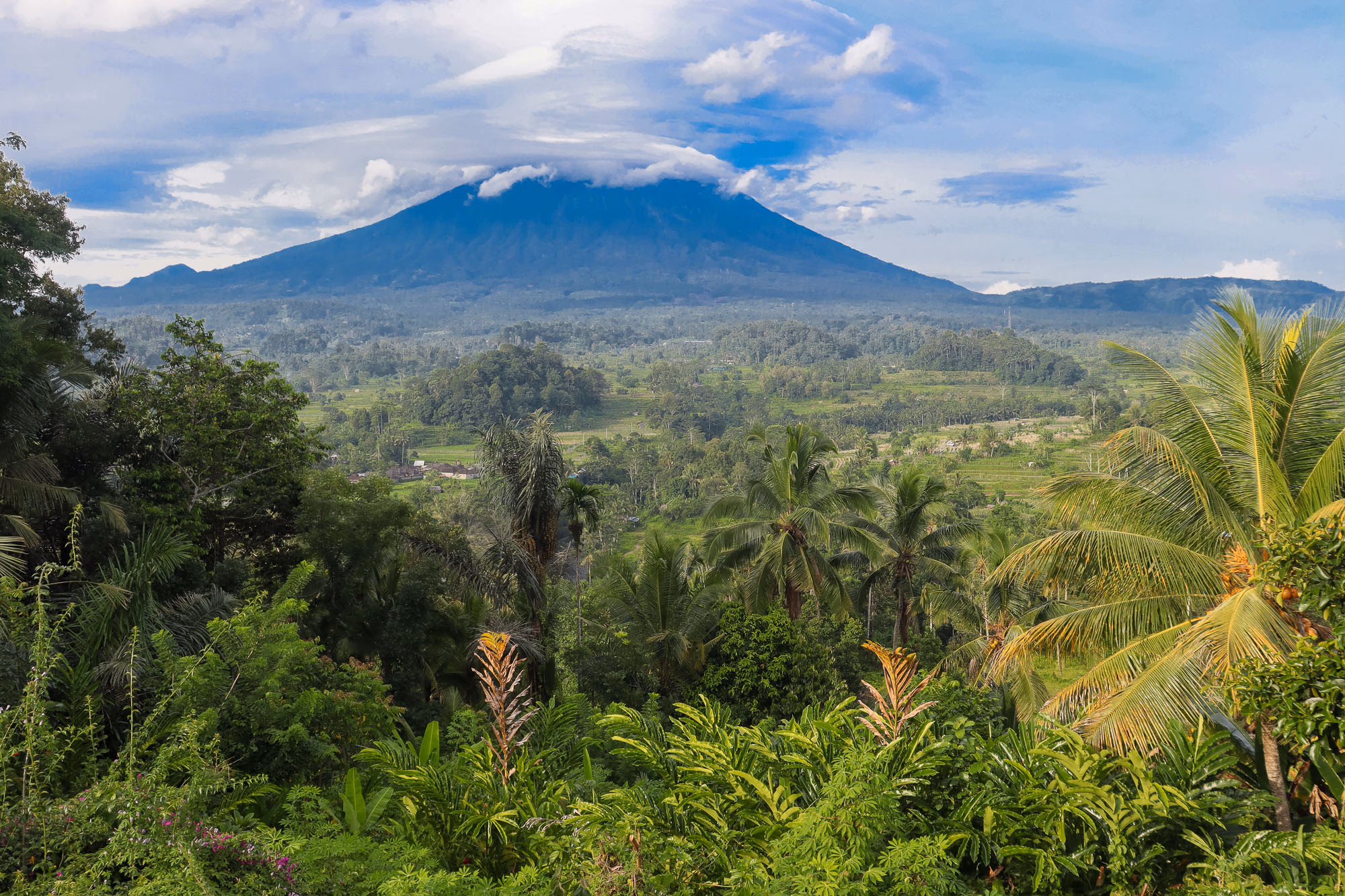 Monte Abang Bali: El Volcán Tranquilo - Guía 2026